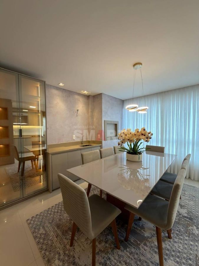 Apartamento no Centro com 3 Suítes e 2 Vagas de Garagem