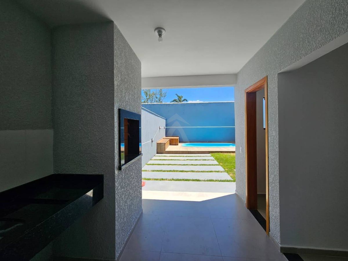 Casa com piscina, 3 quartos sendo 1 suíte, barra do saí