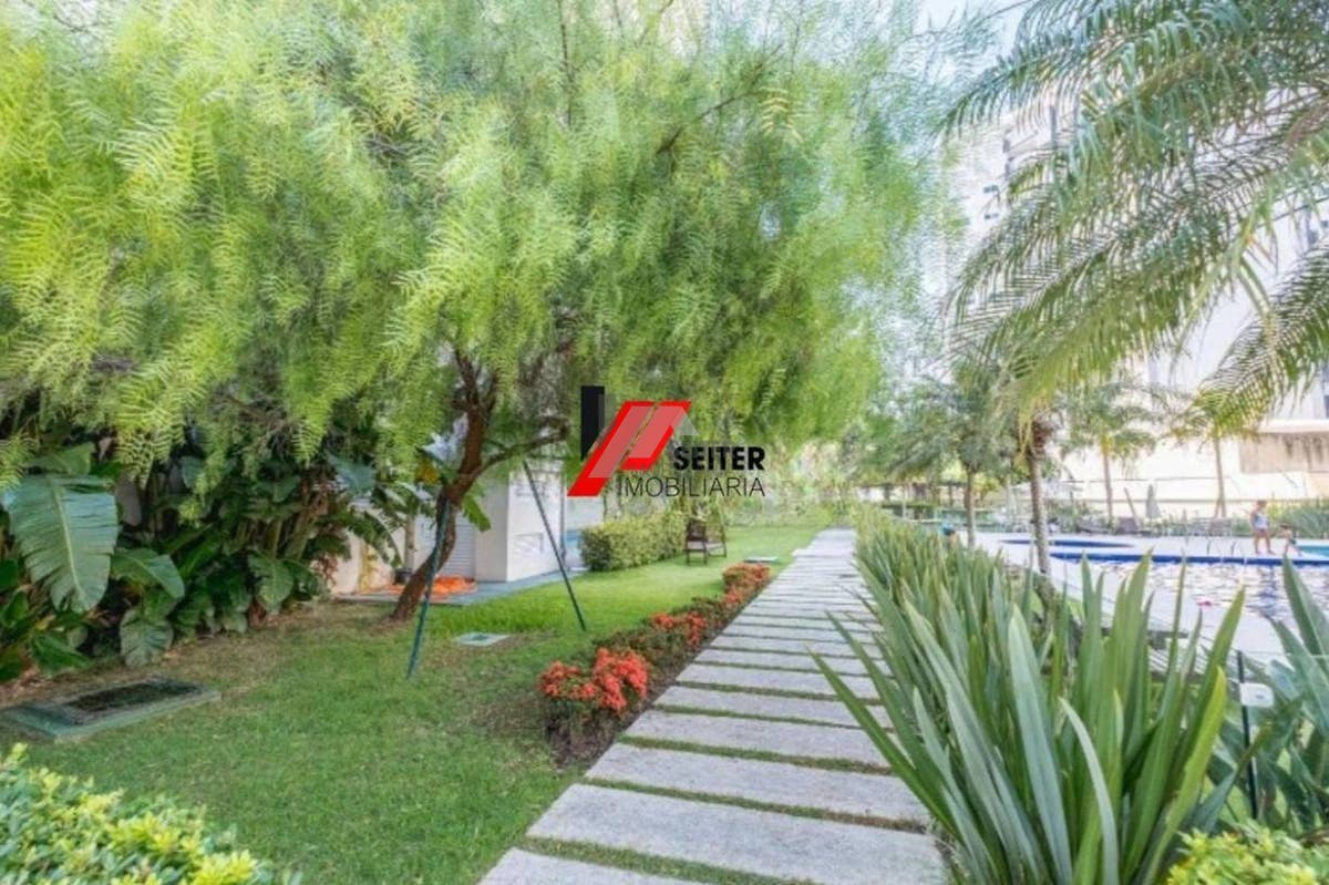 Apartamento mobiliado de 4 dormitorios sendo 2 suites com 3 vagas de garagem a venda Itacorubi