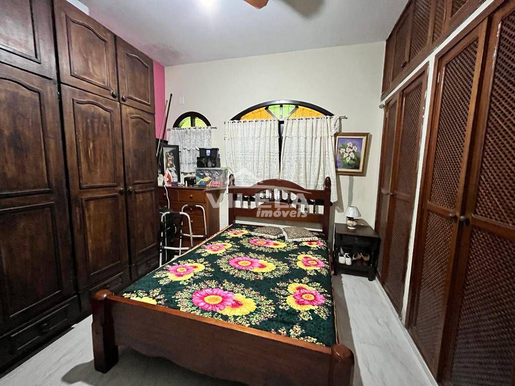 Excelente casa com piscina e edícula
