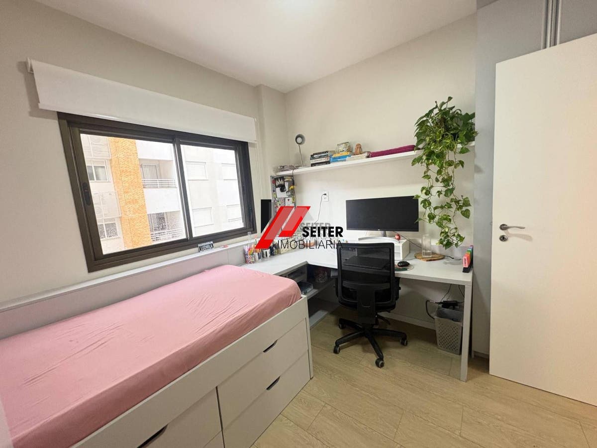 Apartamento de 2 Domitorios com Suite a Venda em Florianopolis
