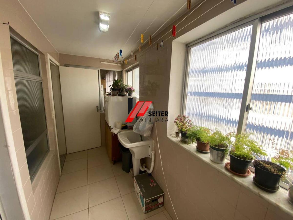 Apartamento com 3 dormitórios à venda no centro de Florianópolis