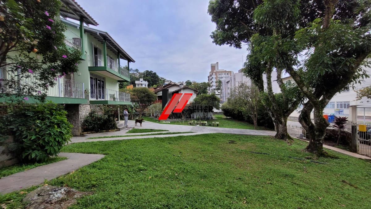 Casa com 4 quatro quartos para locação trindade florianópolis