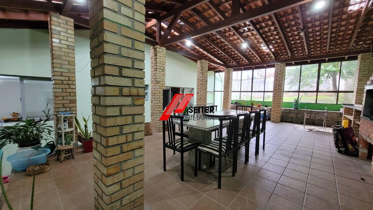 Casa com 4 quatro quartos para locação trindade florianópolis