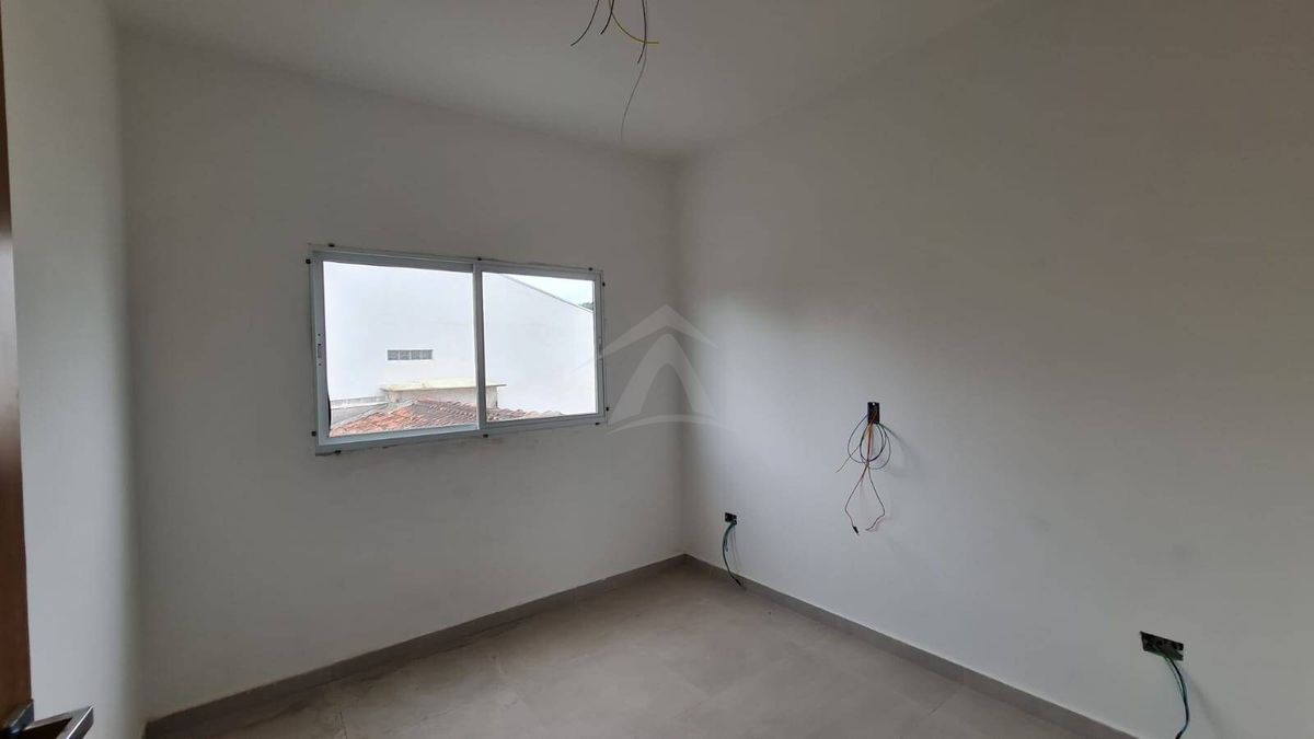 Sobrado novo, 02 quartos + suite, bal cambiju