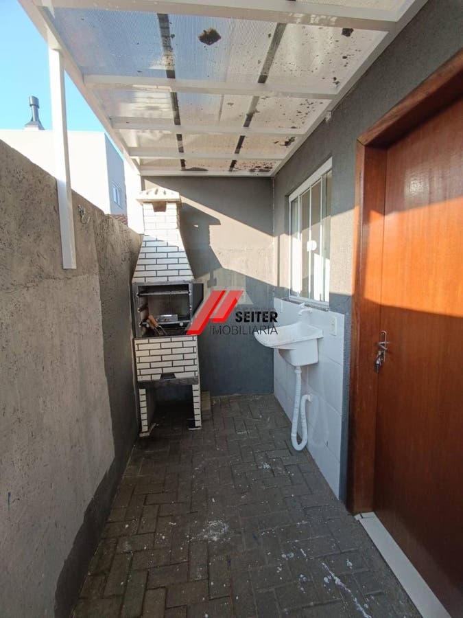 Apartamento térreo de 2 dormitórios à venda na praia do Campeche em Florianópolis