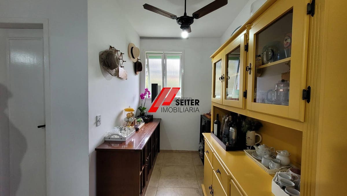 Casa com 4 quatro quartos para locação trindade florianópolis