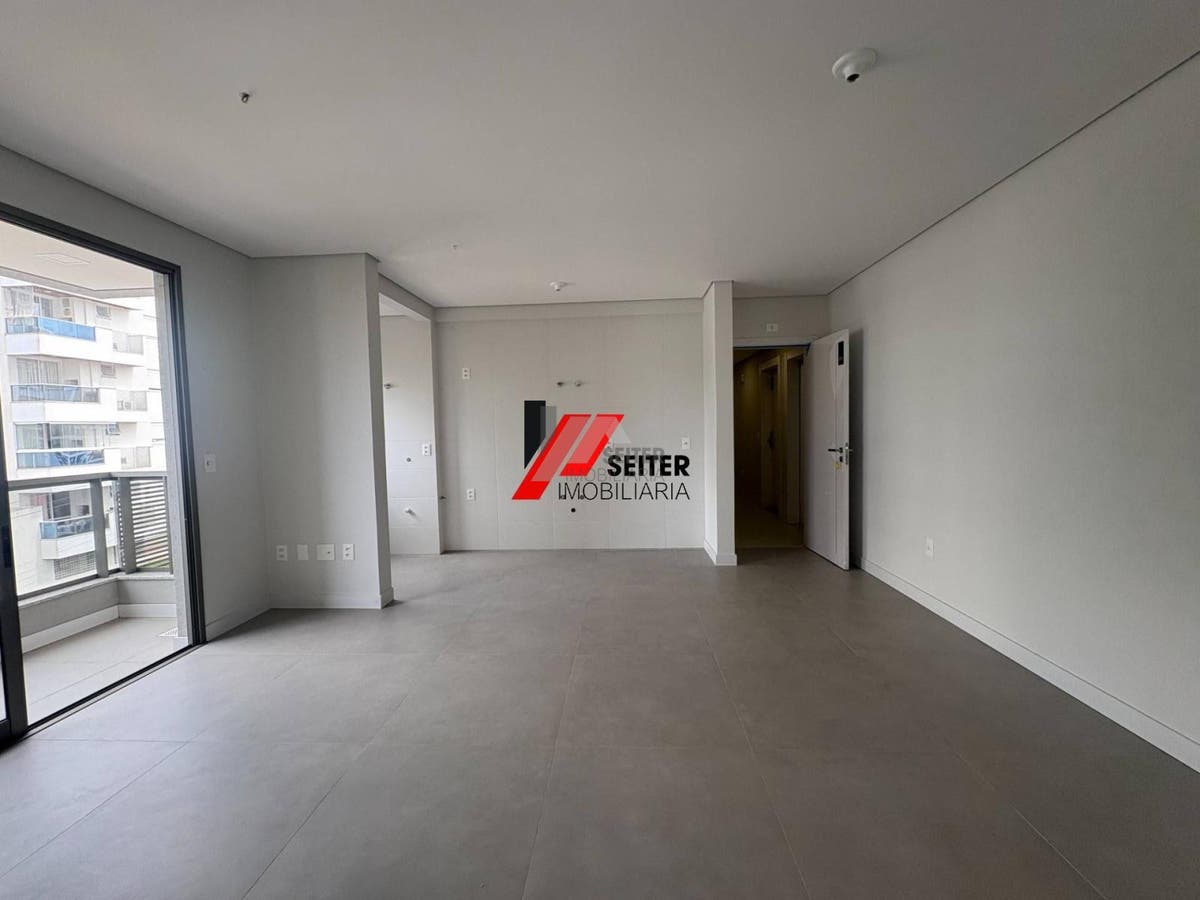 Apartamento novo de 3 dormitorios a venda proximo da UFSC no bairro Carvoeira