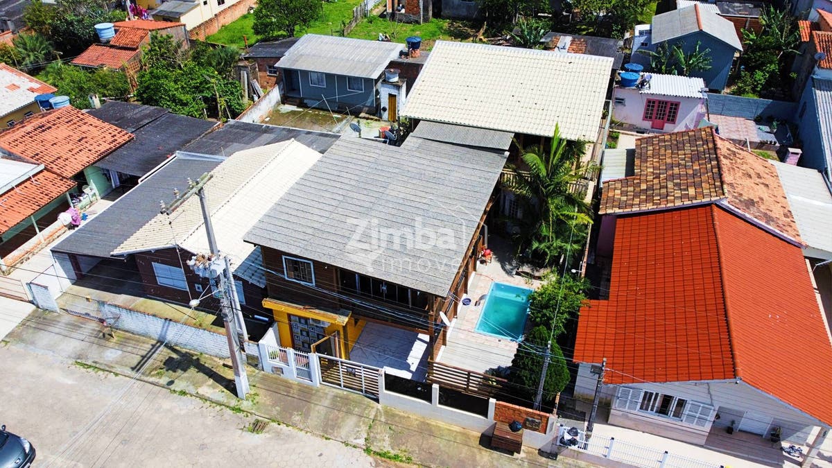 Casa de 7 quartos, 300m² no bairro Vila Nova Alvorada (Divineia), em Imbituba | Eu Corretor