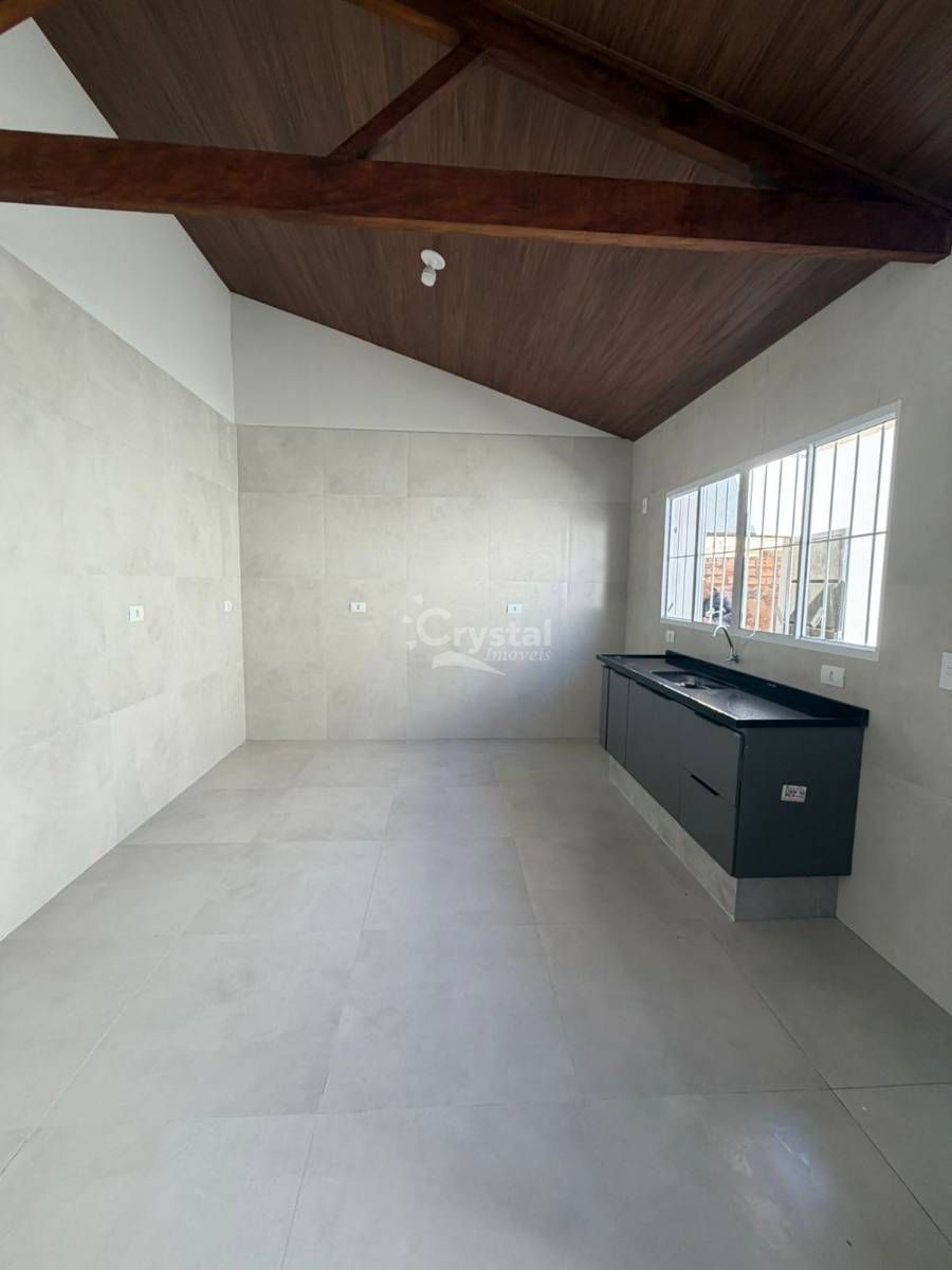 Casa para Alugar com 2 Quartos, Quintal e Garagem Coberta em Centro - Avaré. Foto 2