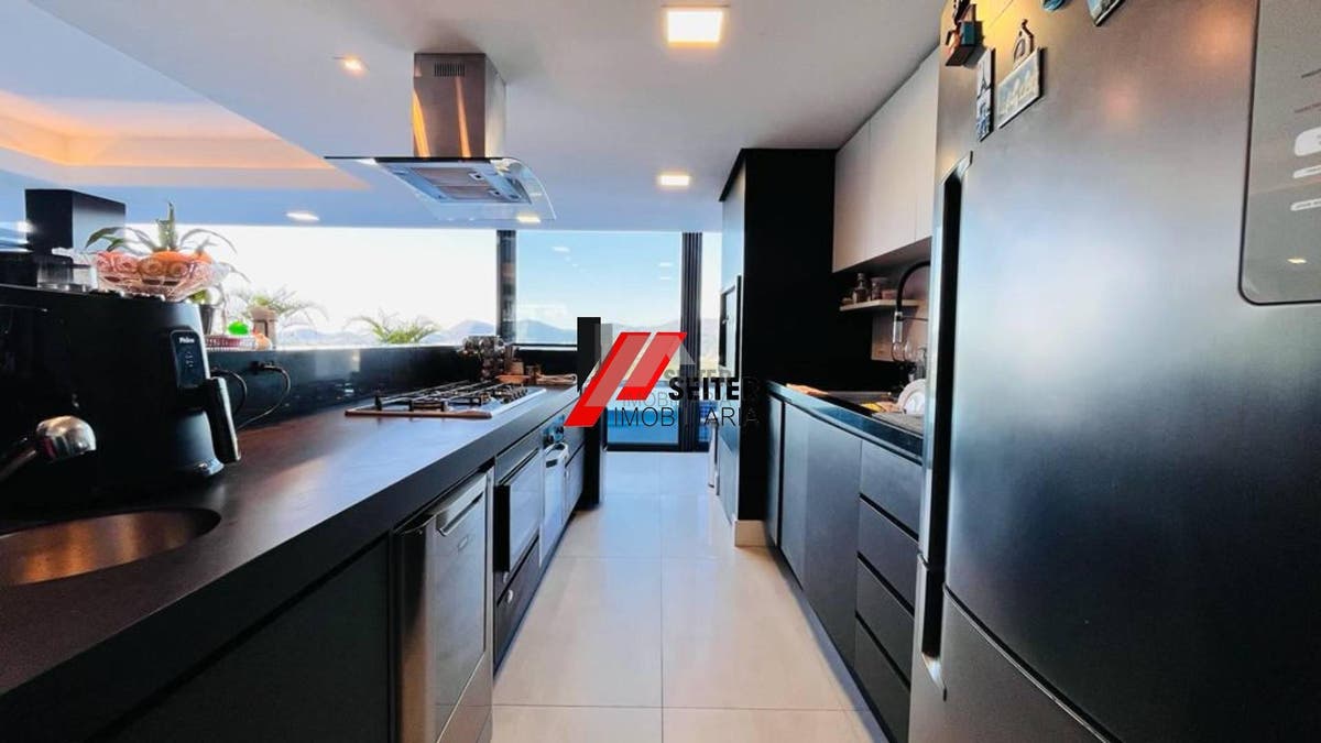 Casa com 4 quartos a venda, 285,77 de área construída Trindade