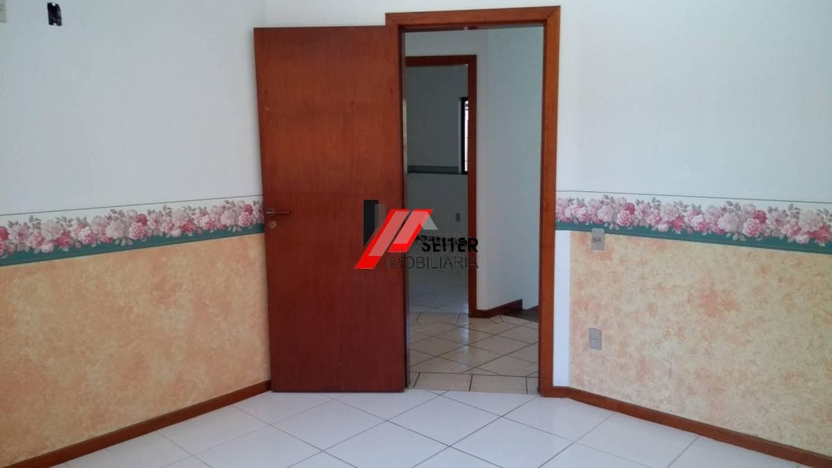 Casa com 4 dormitórios sendo 2 suíte à venda no bairro Pantanal