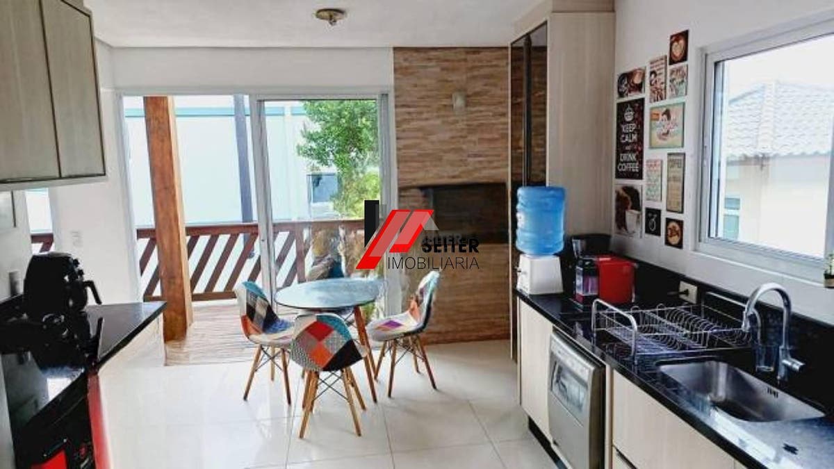 Casa com 4 dormitórios no Campeche
