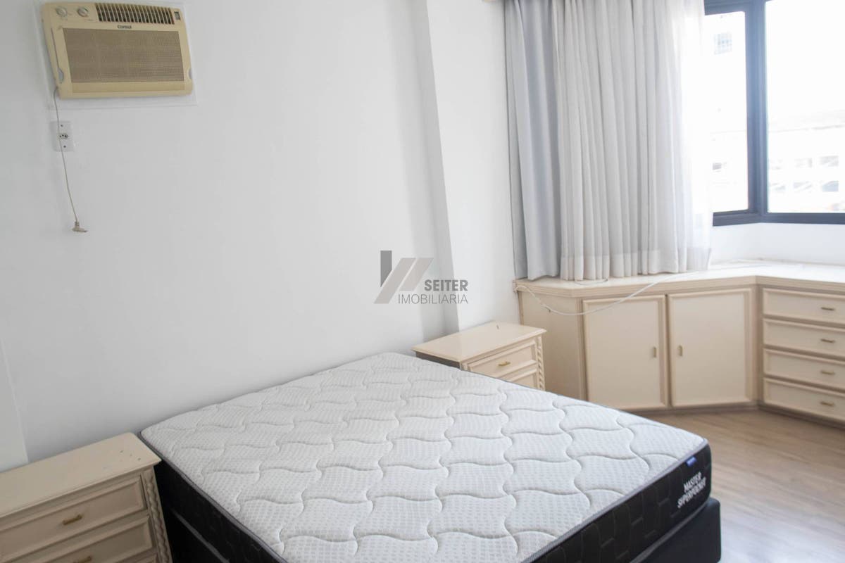 Apartamento com 3 quartos, Centro - Florianópolis