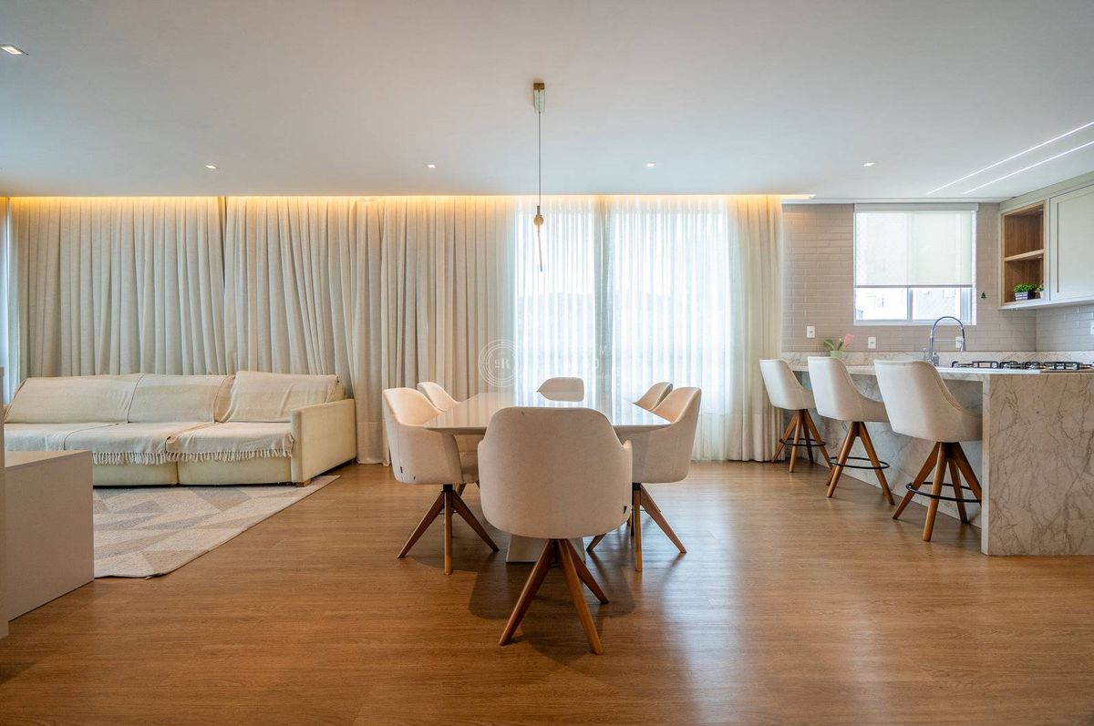 Locação anual: Apartamento com 3 quartos, Centro - Balneário Camboriú