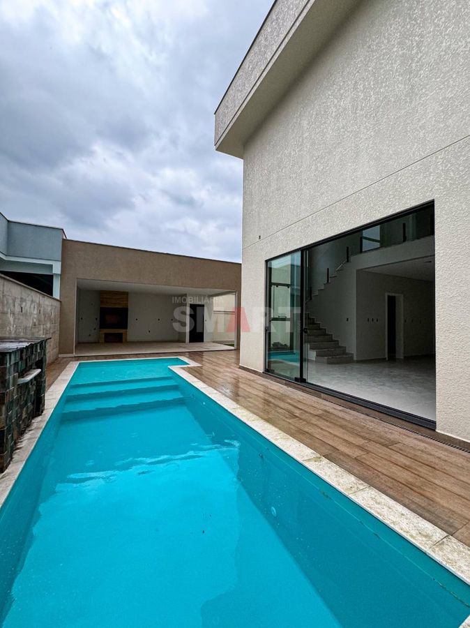 Casa Alto Com 1 Suíte mais 2 Quartos e Piscina Padrão Jaraguá do Sul