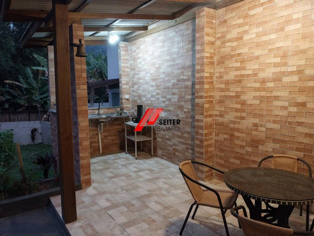 Casa com 4 dormitórios sendo 2 suíte à venda no bairro Pantanal