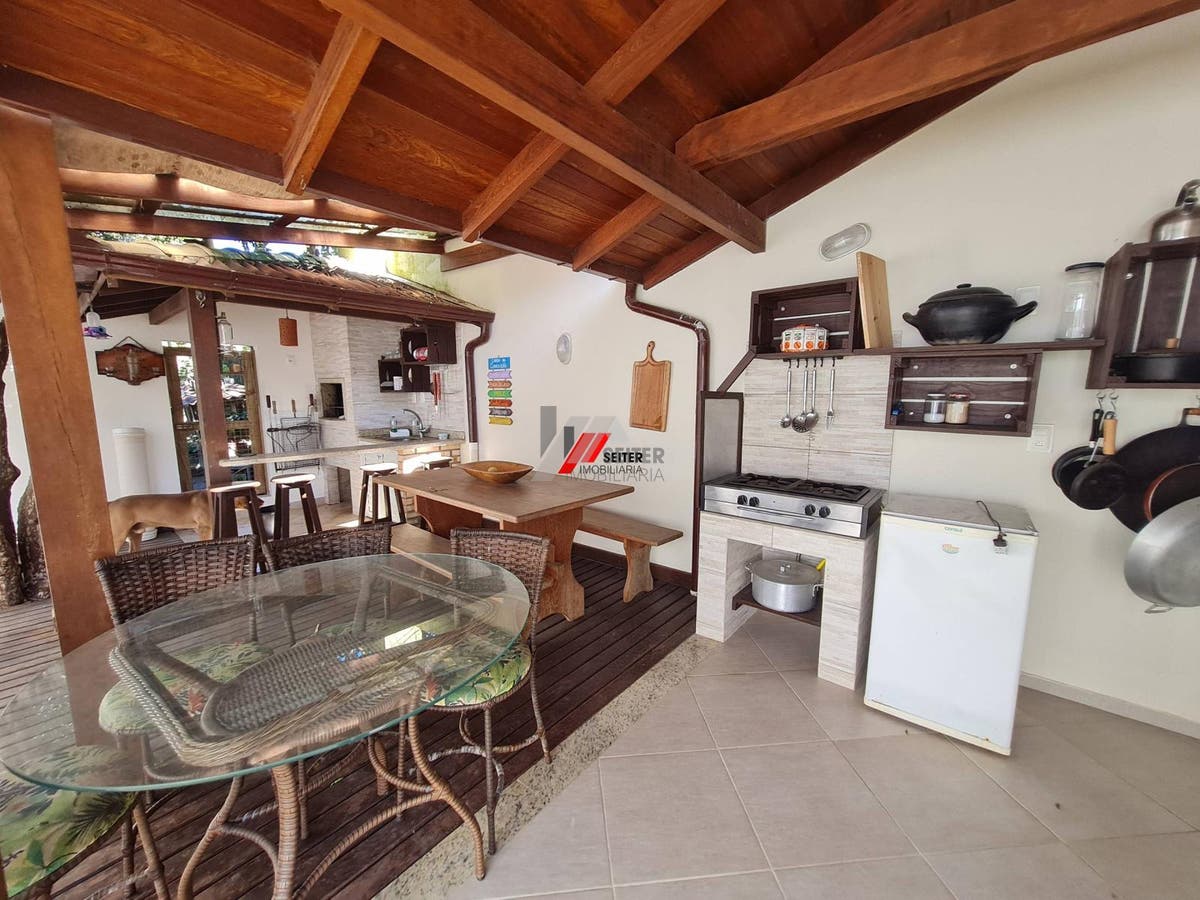 Casa de 3 suites a venda Lagoa da Conceiçao Florianopolis com 352 metros de area util