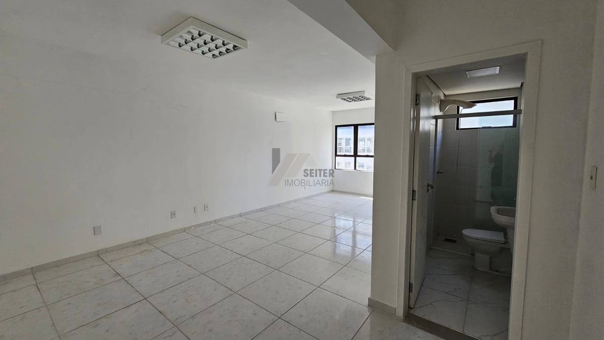 Sala comercial para venda no Shopping Trindade