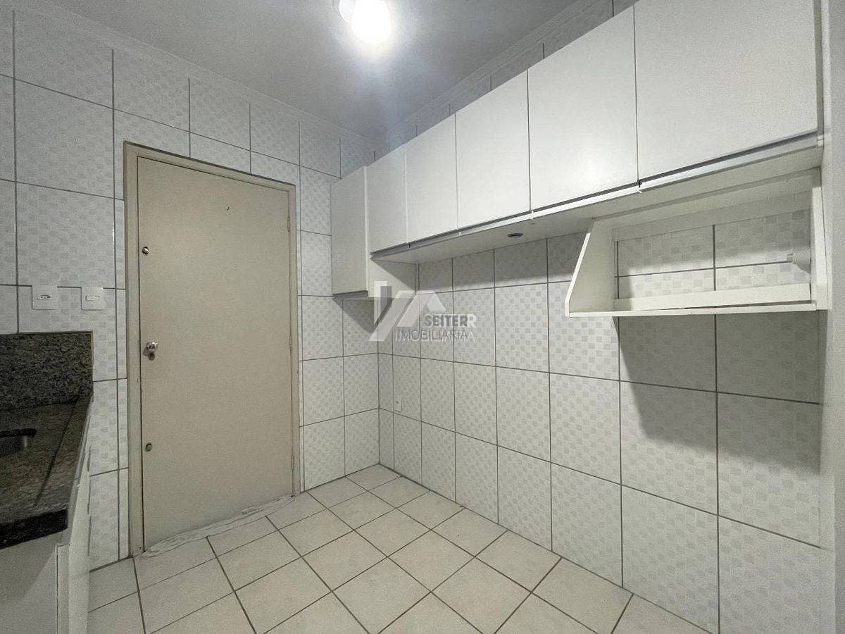 Apartamento de 3 quartos a venda na Av Mauro Ramos Centro