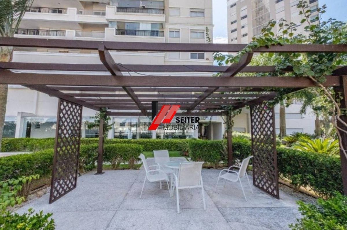 Apartamento mobiliado de 4 dormitorios sendo 2 suites com 3 vagas de garagem a venda Itacorubi