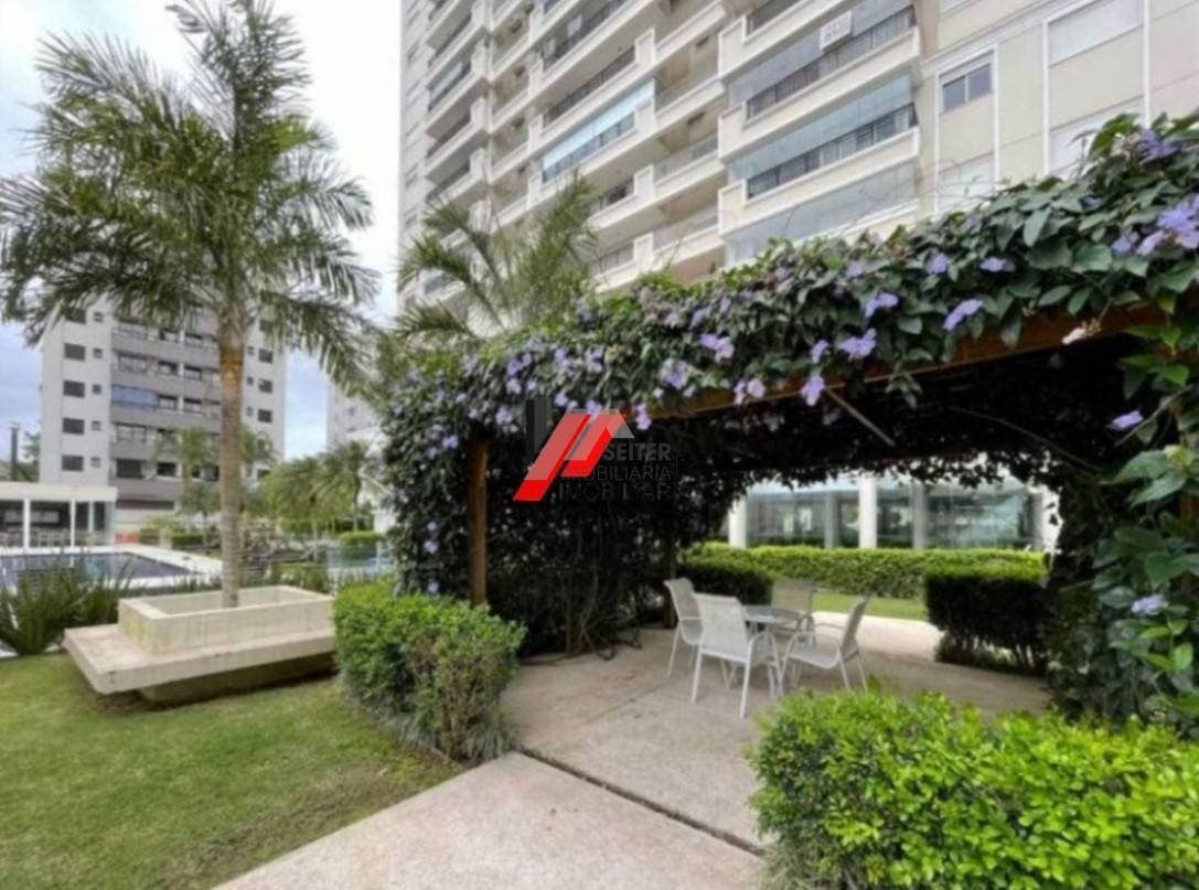 Apartamento mobiliado de 4 dormitorios sendo 2 suites com 3 vagas de garagem a venda Itacorubi