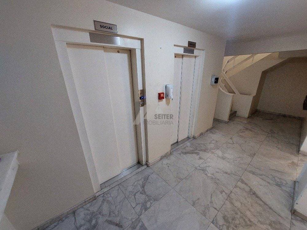 Apartamento de 3 quartos a venda na Av Mauro Ramos Centro
