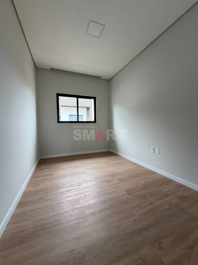 Geminado novo com 2 suítes ou 1 Suíte + 2 Quartos em Local Calmo