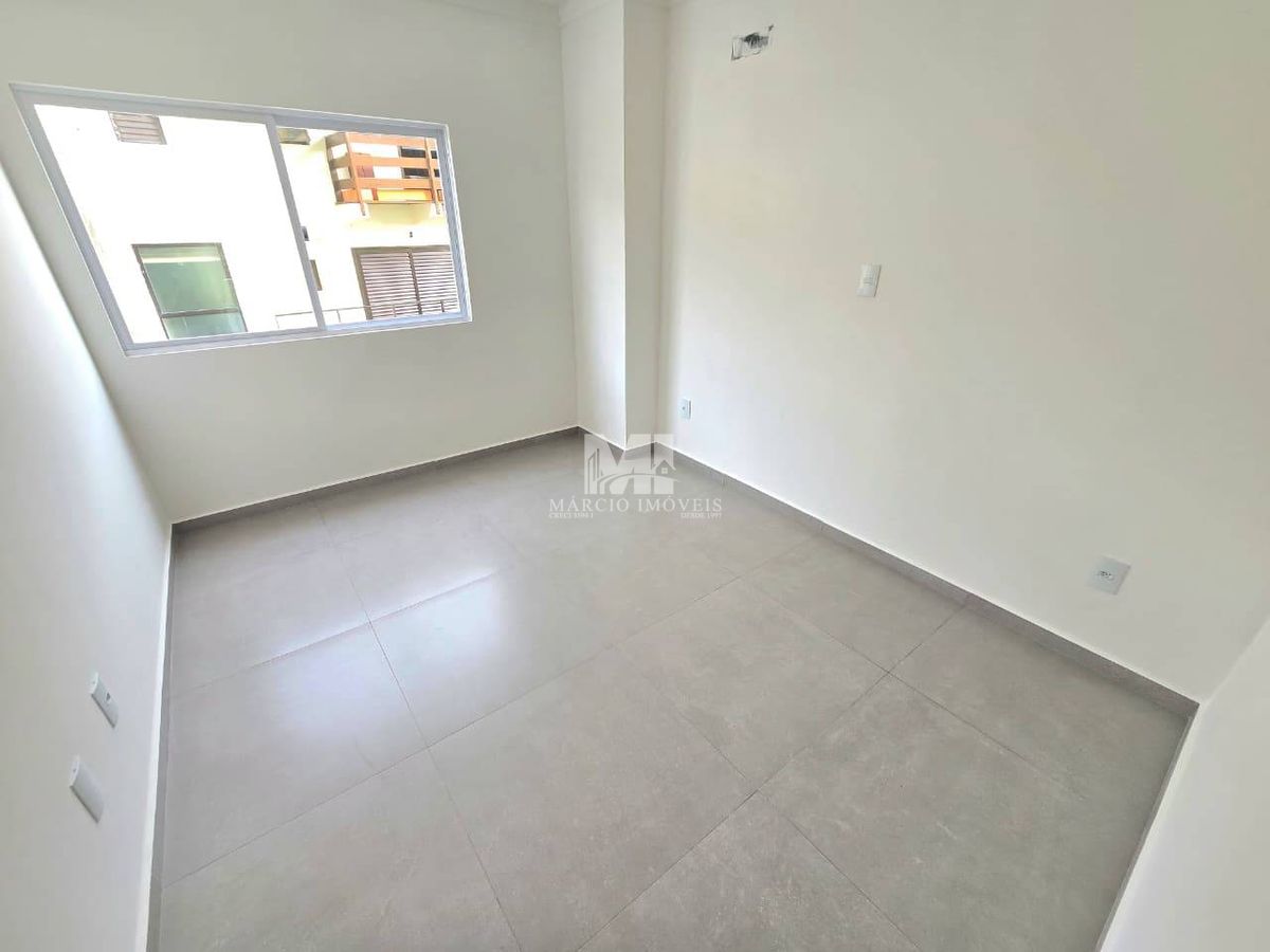 Triplex com 4 suítes em cond fechado