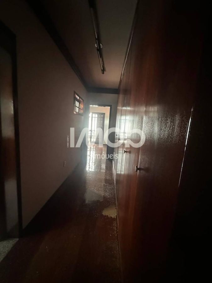 Casa com suíte master + 4 quartos, centro
