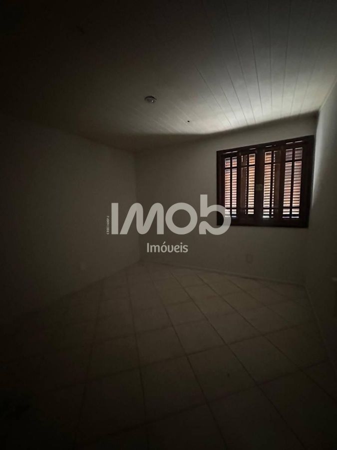 Casa com suíte master + 4 quartos, centro