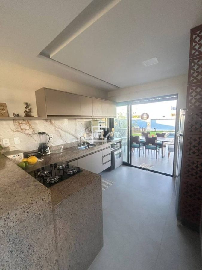 Casa de Condomínio com 4 quartos - Aracaju