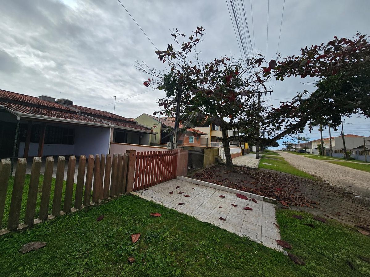 Casa a 200 metros da praia, 2 quartos sendo 1 suíte, bal brasília