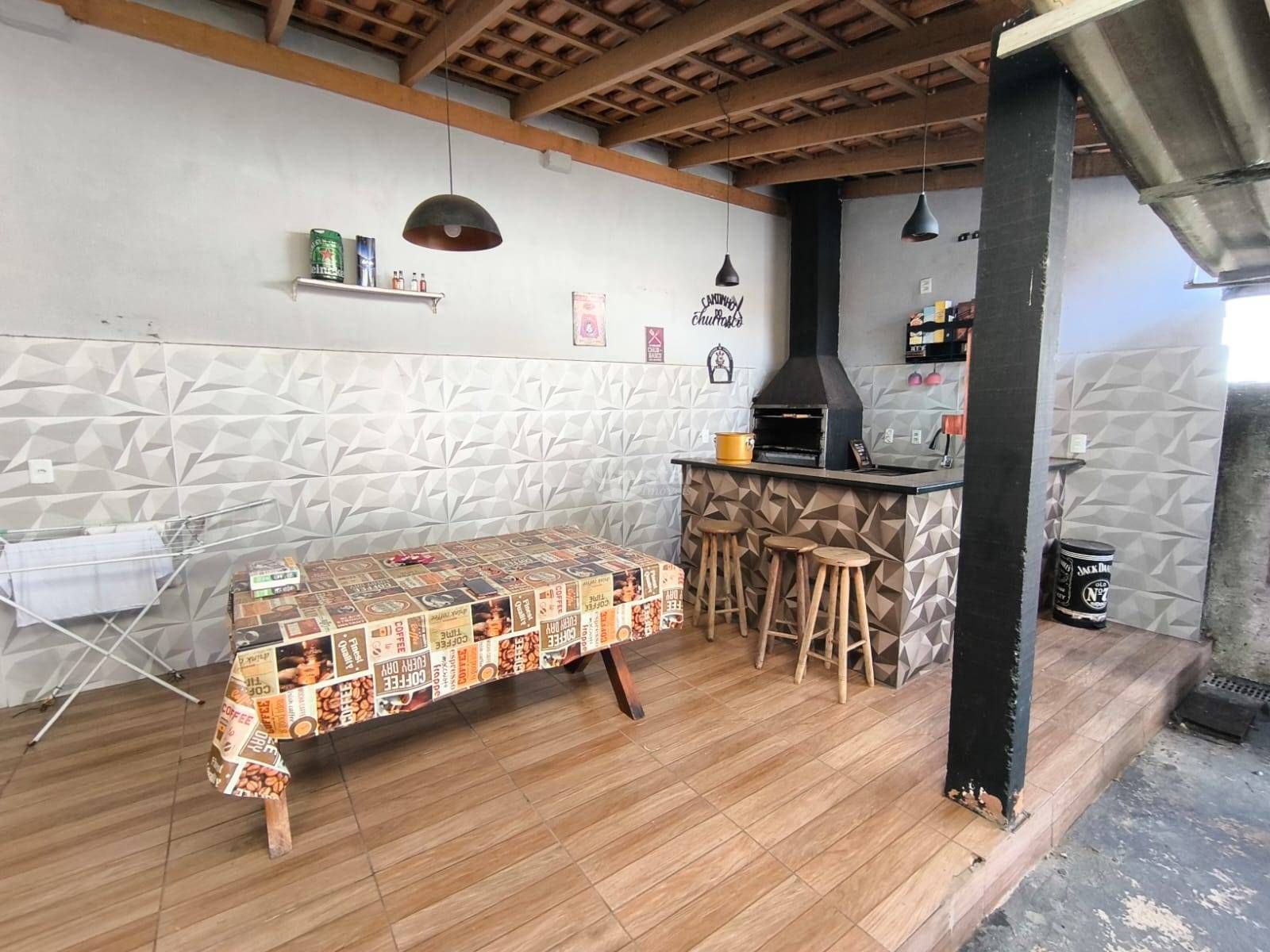 Casa à Venda com 2 Quartos, Garagem e Lavanderia Cobertas e Edícula nos Fundos com Churrasqueira no Jardim Presidencial - Avaré. Foto 2