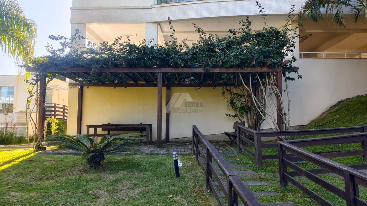 Cobertura 3 suites para alugar no Itacorubi Florianópolis