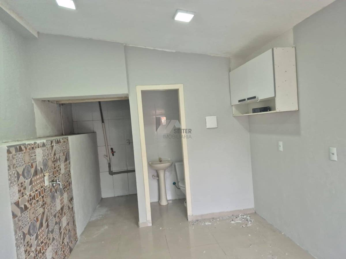 Ktinet com 1 quarto para alugar na trindade