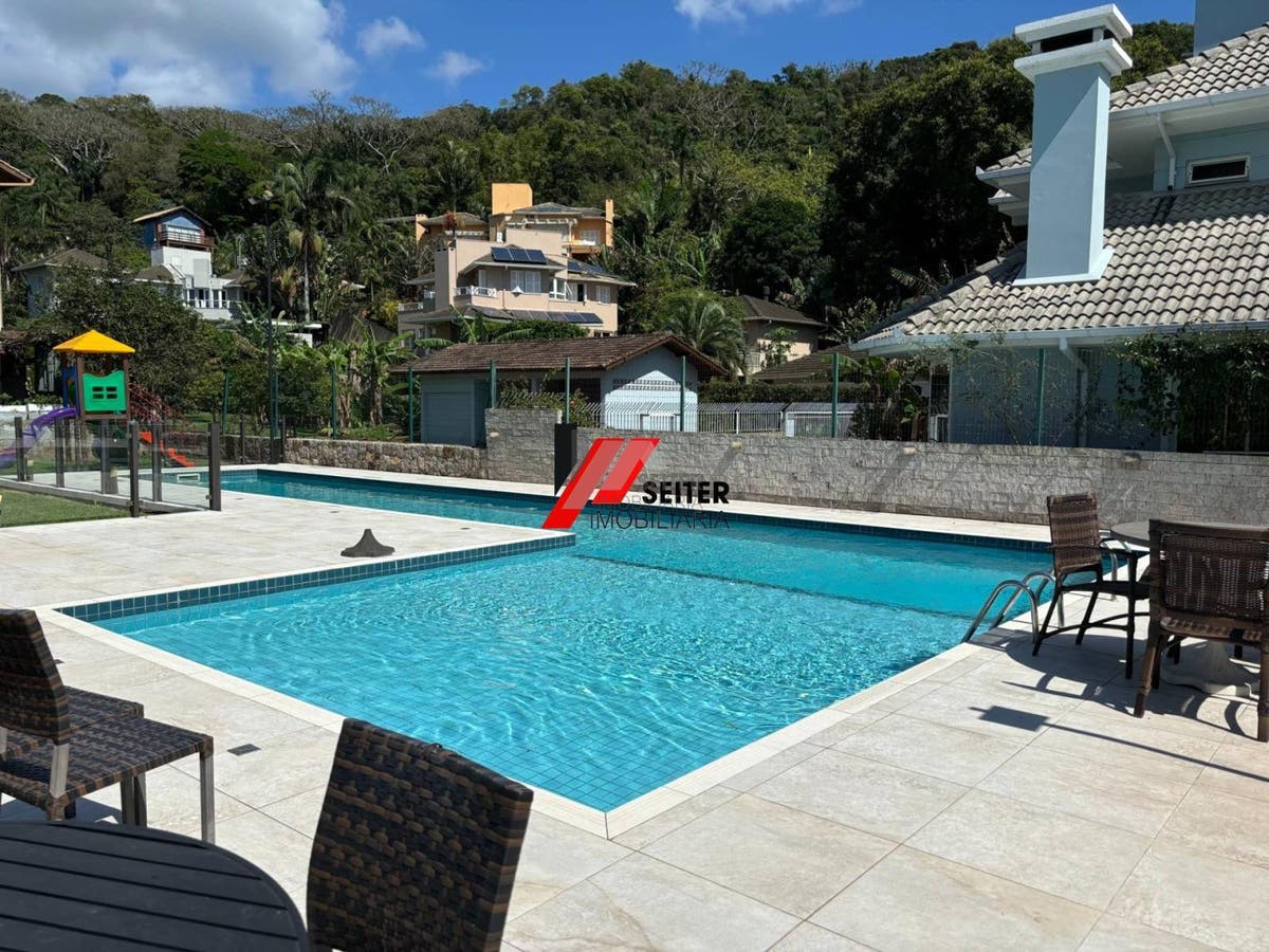 Casa à venda na beira da Lagoa em Florianópolis