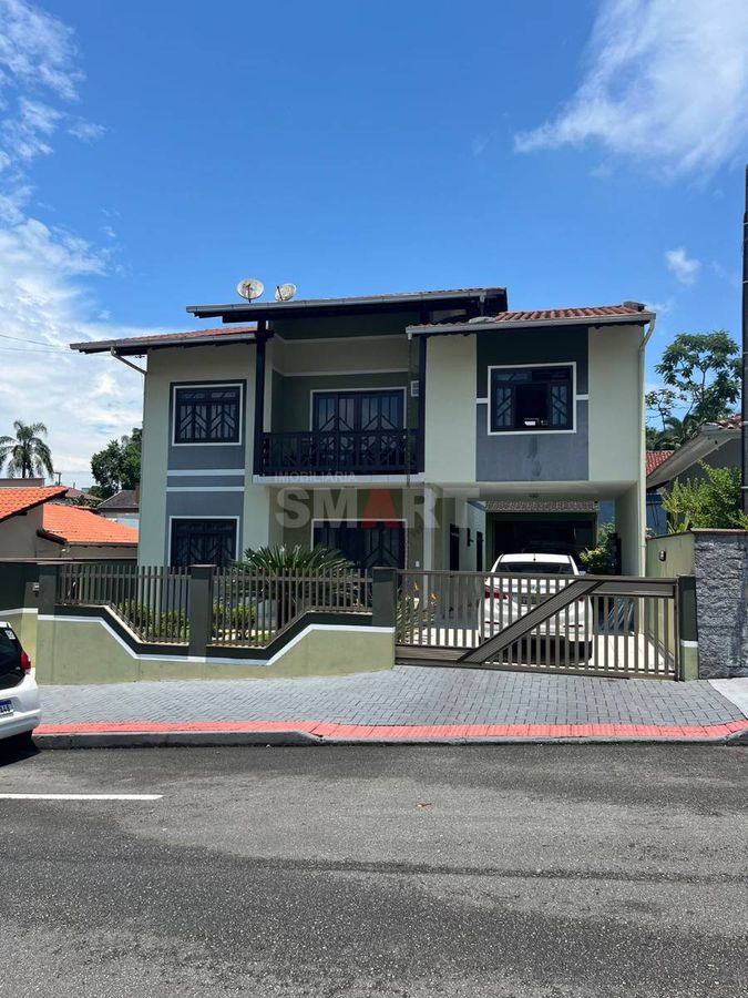 Casa com 1 Suíte e 2 Quartos no Bairro Rau