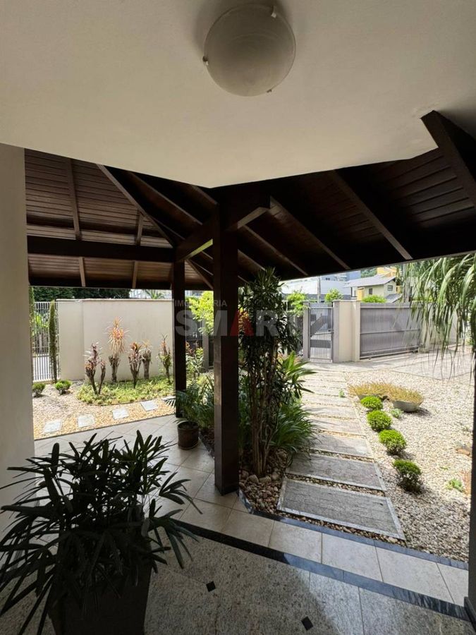 Casa Semimobiliada com 2 Suítes e 1 Quarto no Bairro Vila Nova