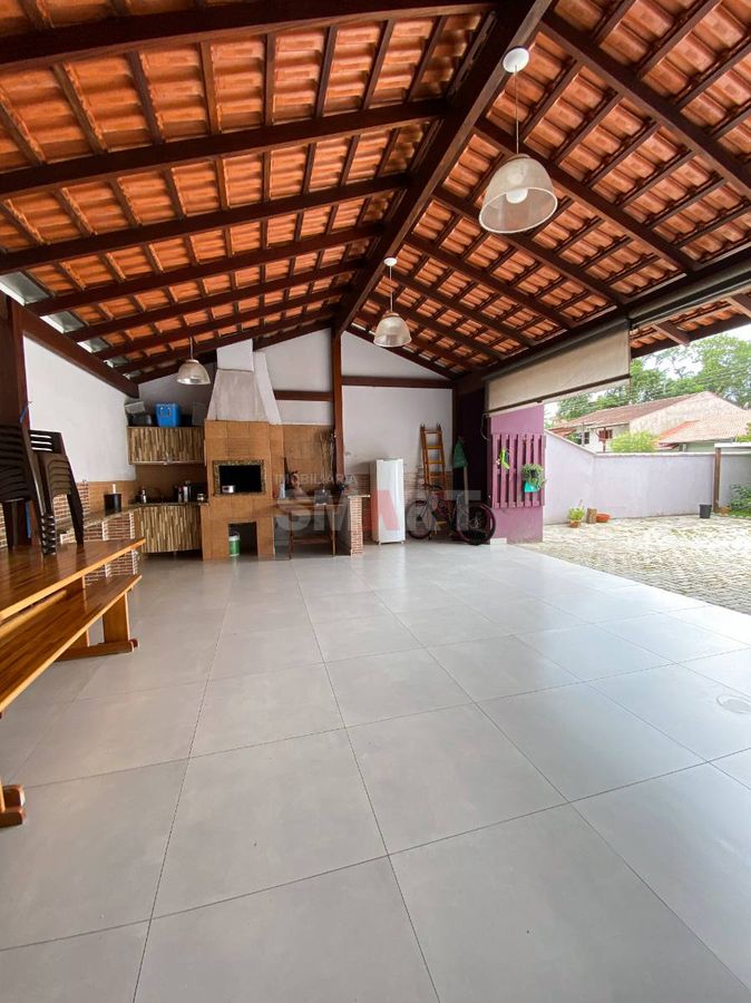 Casa com Sala Comercial à Venda no bairro Estrada Nova