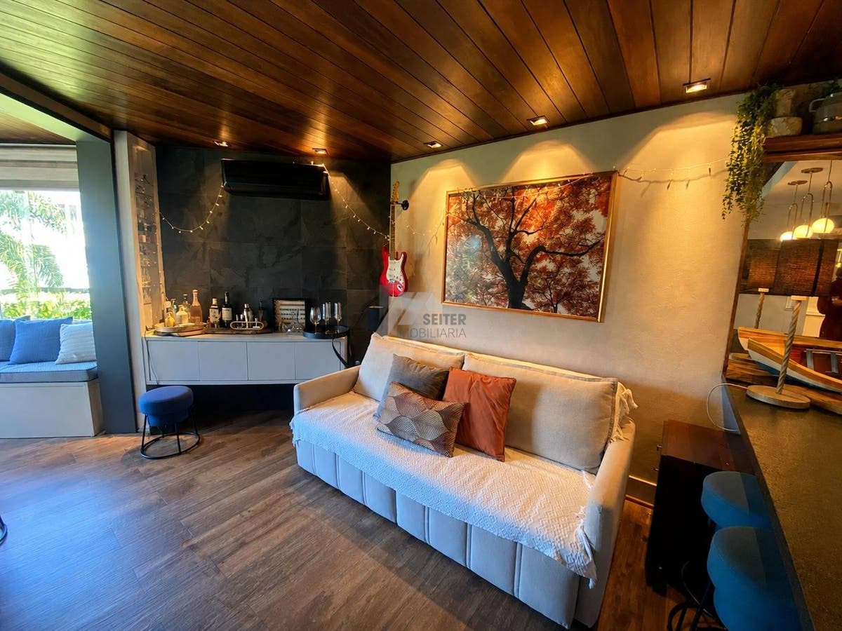 Apartamento de 1 dormitório em condomínio no Canto da Lagoa