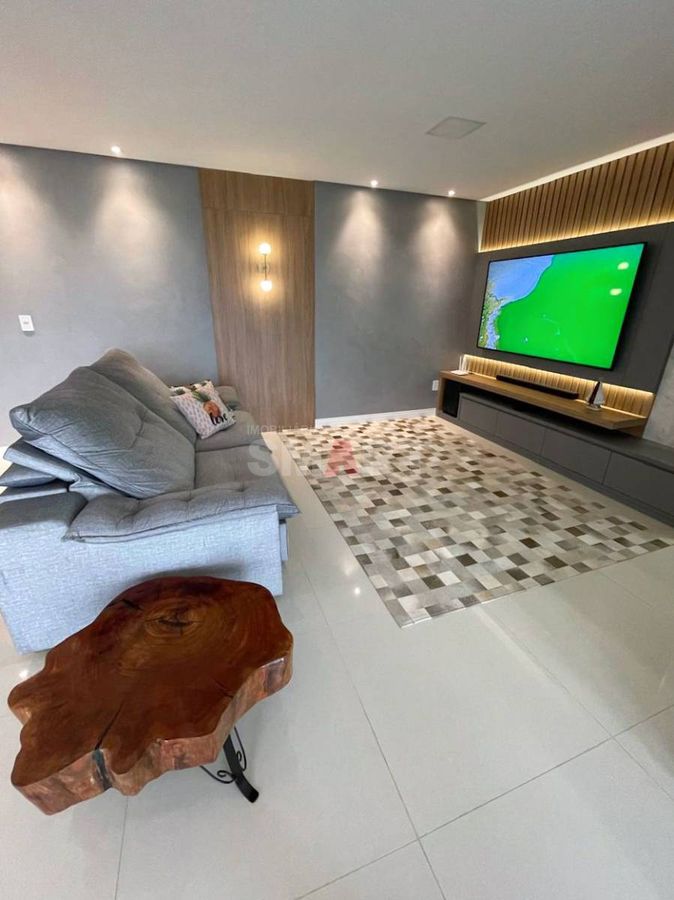 Apartamento Mobiliado com 03 Suítes à Venda no Centro