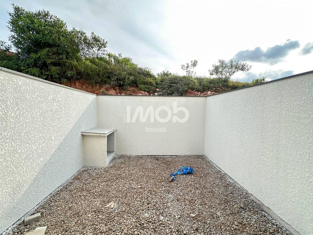 Casa geminada com 2 quartos, santo antônio