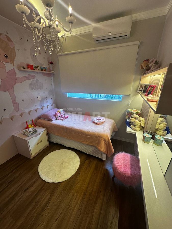 Geminado com 3 quartos e piscina semimobiliado