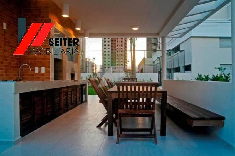 Apartamento mobiliado de 4 dormitorios sendo 2 suites com 3 vagas de garagem a venda Itacorubi