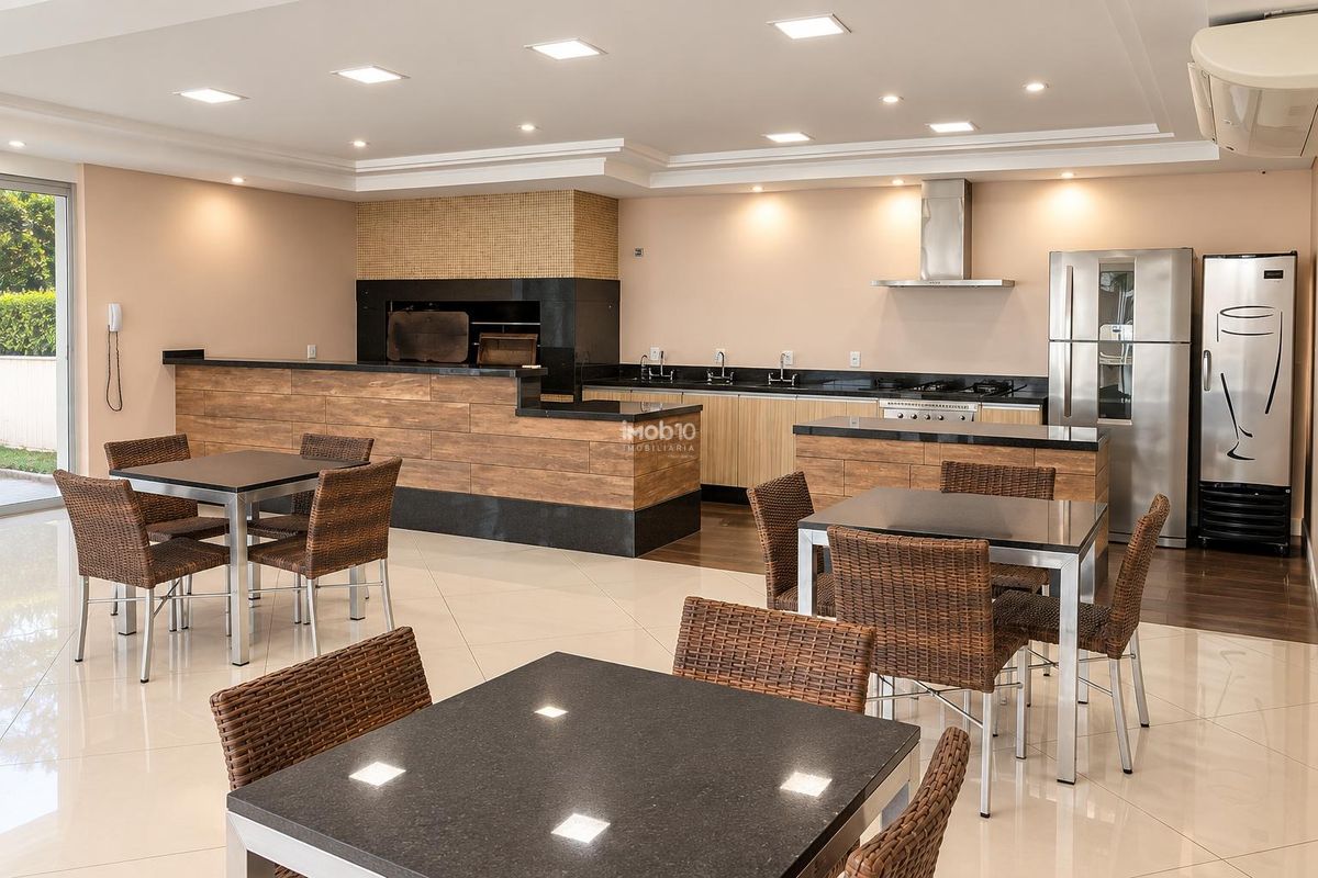 APARTAMENTO COM 3 QUARTOS MOBILIADO À VENDA NO EDIFÍCIO CARLOS SOTTOMAIOR NO CENTRO DE FOZ DO IGUAÇU - PR