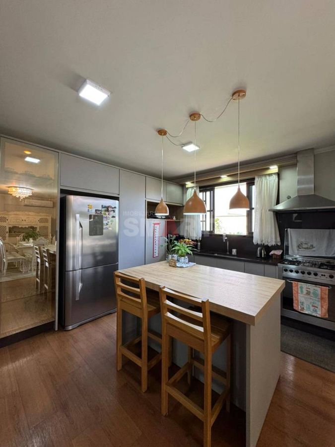 Casa Semimobiliada com 2 Suítes e 1 Quarto no Bairro Vila Nova