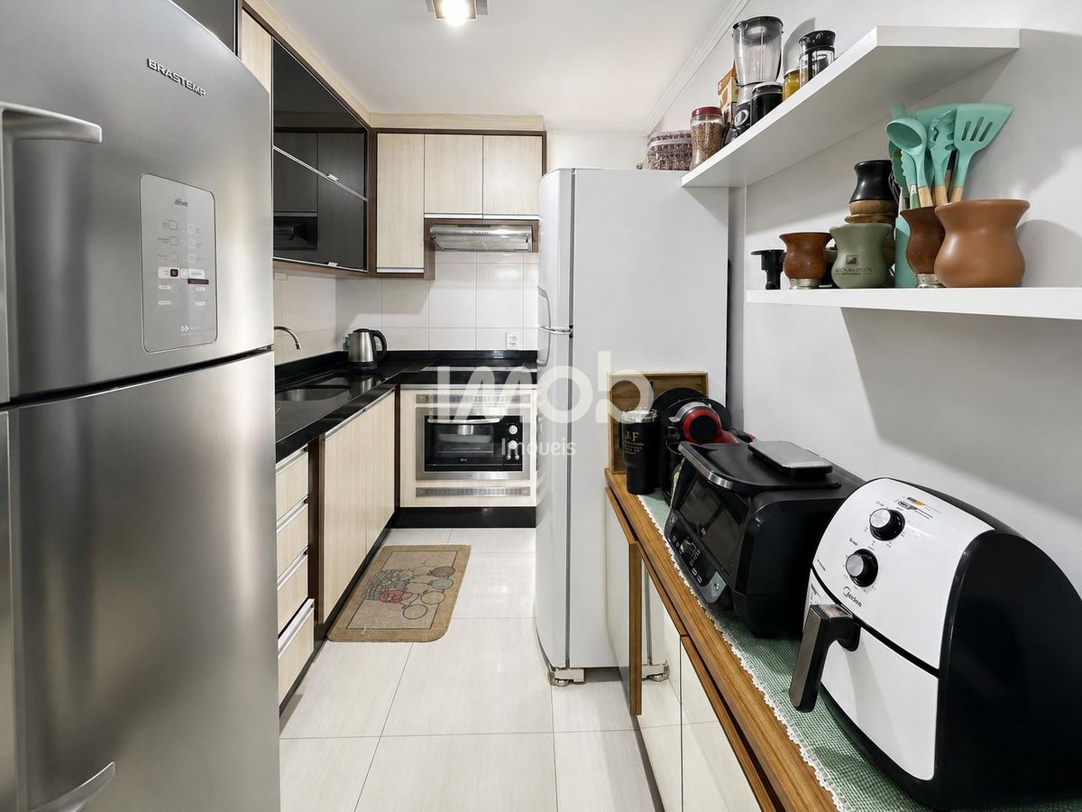Apartamento com suíte + 1 quarto, centenário