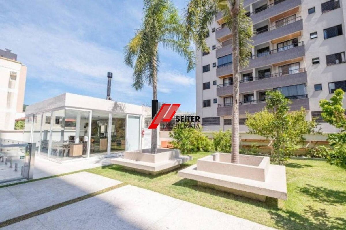 Apartamento mobiliado de 4 dormitorios sendo 2 suites com 3 vagas de garagem a venda Itacorubi