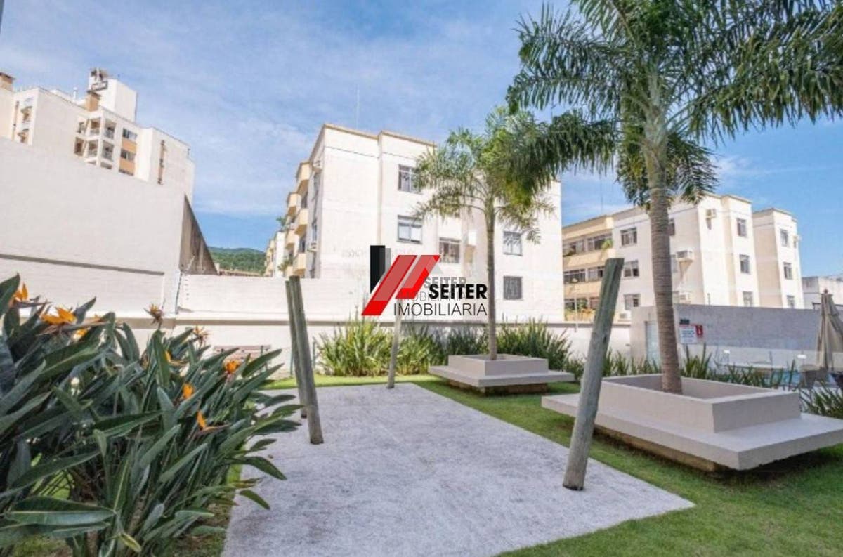 Apartamento mobiliado de 4 dormitorios sendo 2 suites com 3 vagas de garagem a venda Itacorubi